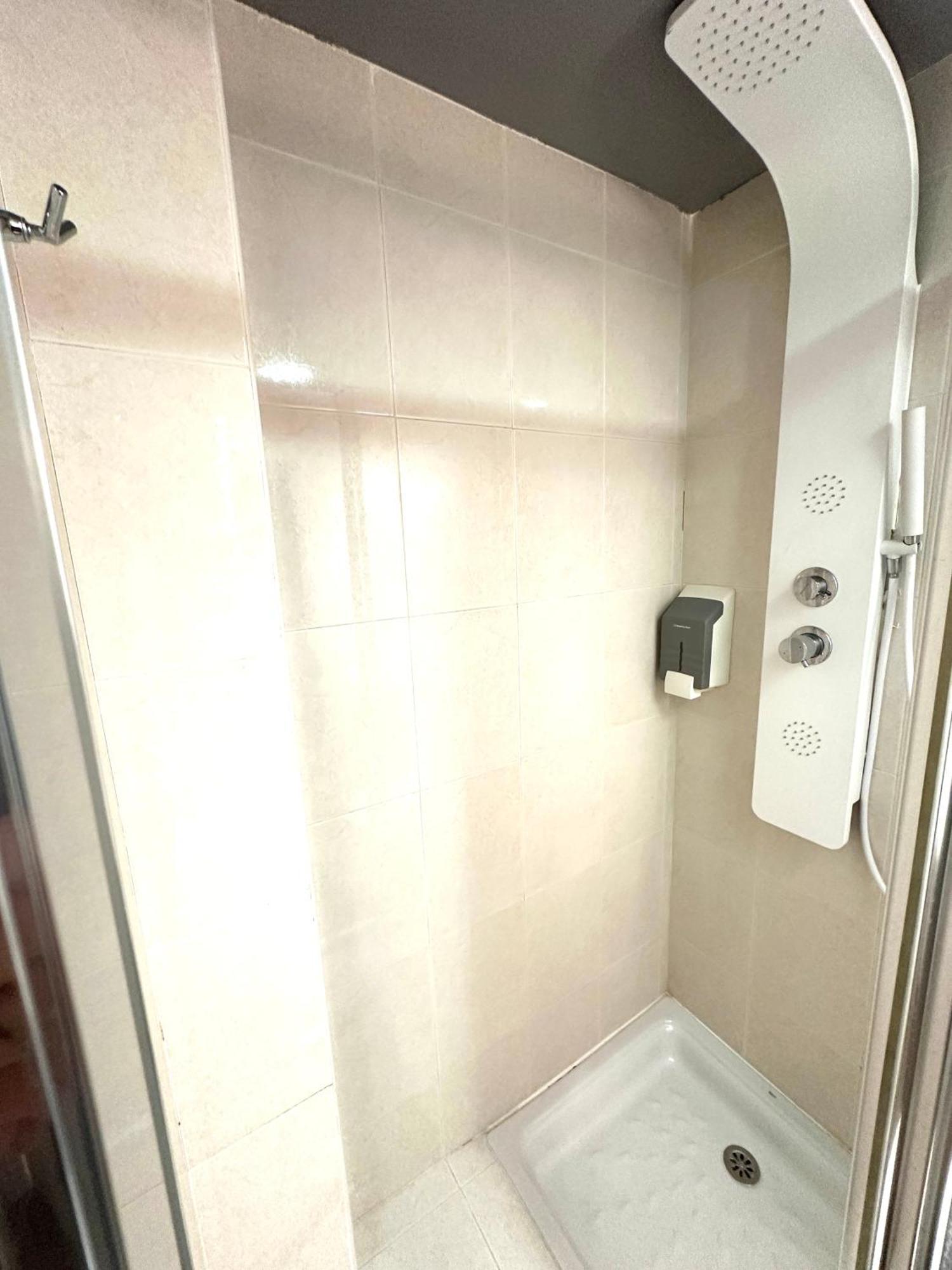 Hostal Myd Pantano Pelayos de la Presa Bagian luar foto